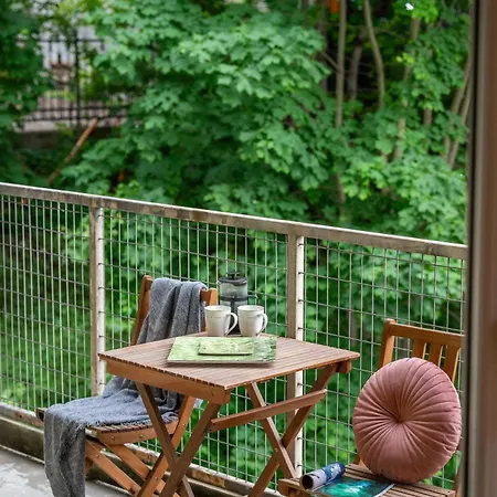 Atp W-balcony & Ac, By The River I Cohost