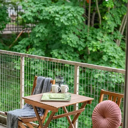 Atp W-balcony & Ac, By The River I Cohost